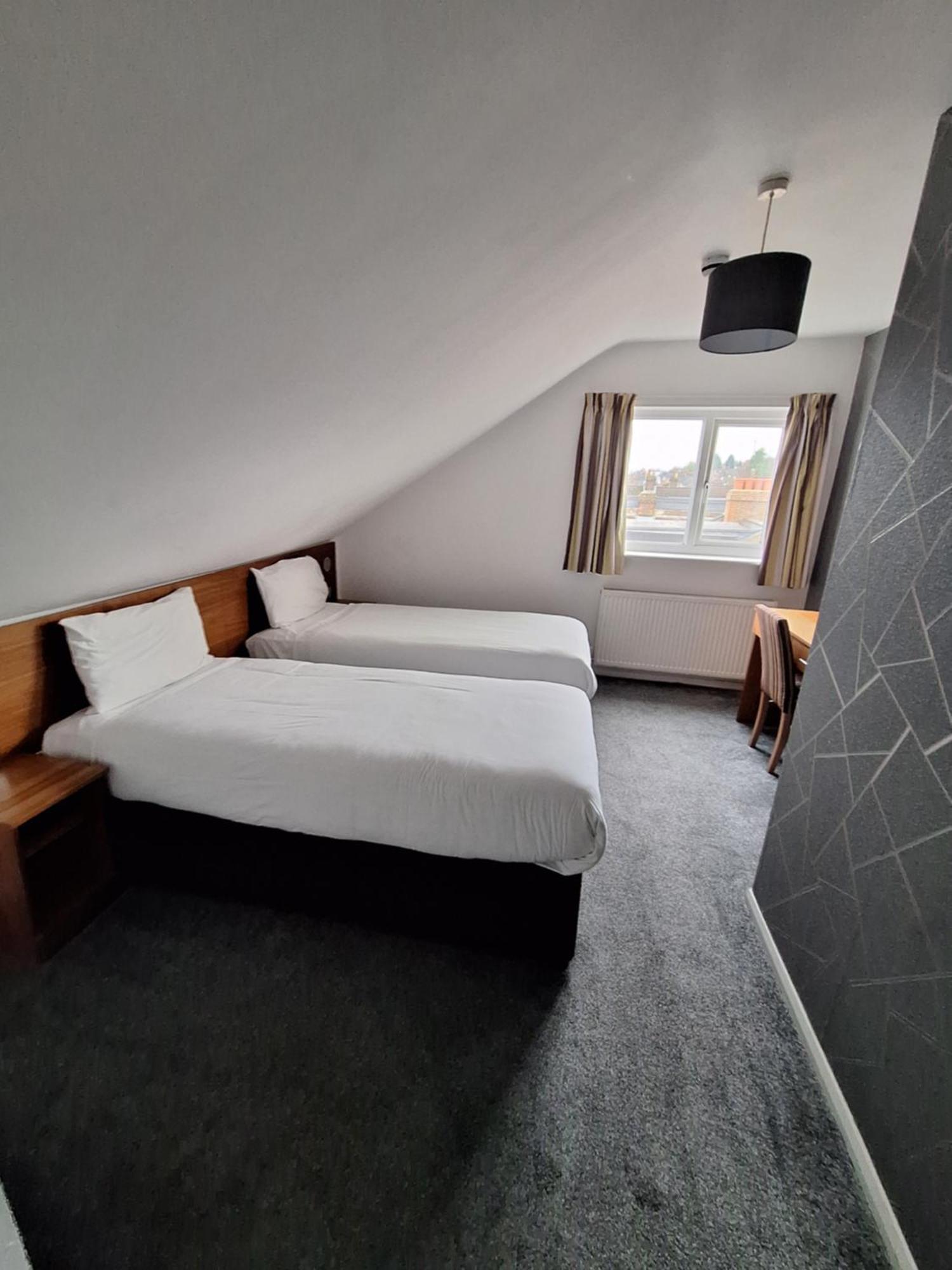 Stockwood Hotel - Luton Airport Exteriör bild